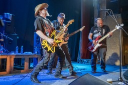 I když je do Mikuláše po čertech daleko, píseckou Podčáru naplnili andělé